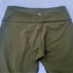 LULULEMON sz6 army green long leggings. GUC
